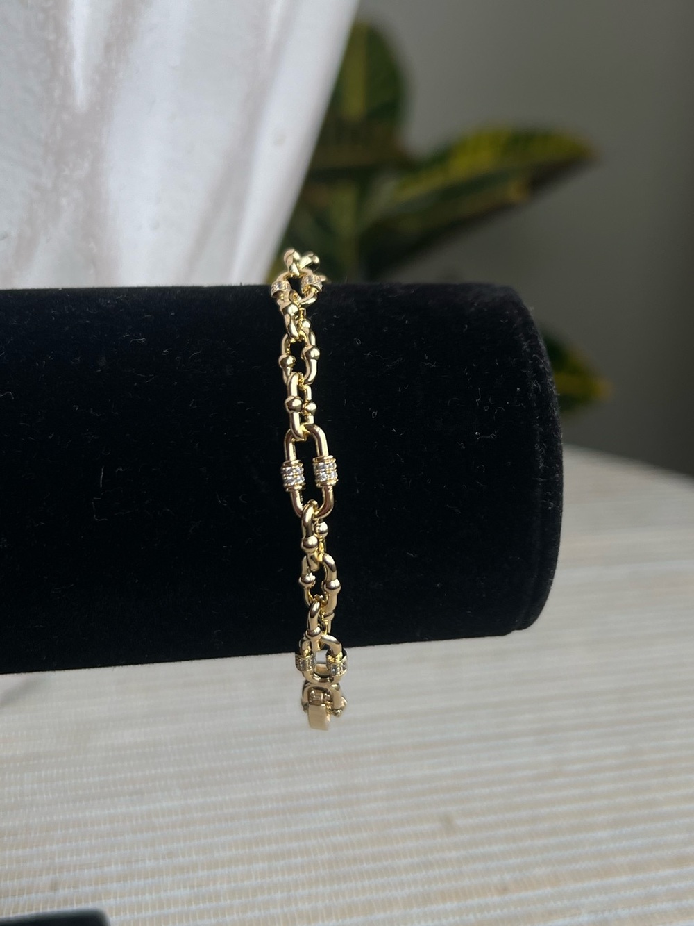 Alternating mini Gold oval Link Bracelet with Pavé Accents